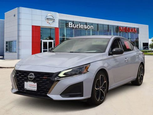 Certified 2024 Nissan Altima 2.5 SR w/ SR Premium Package FWD image 1