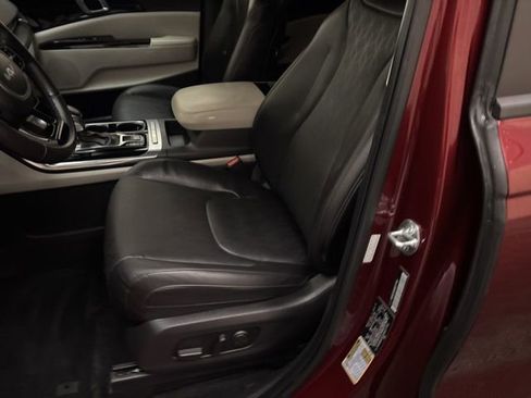 Used 2024 Kia Carnival EX FWD image 11