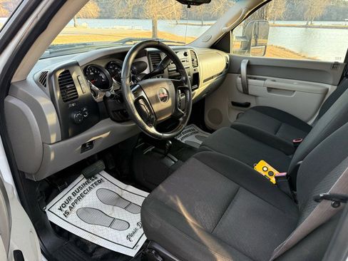 Used 2011 GMC Sierra 2500 W/T image 13