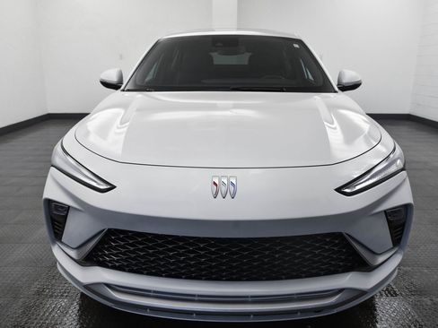 Used 2025 Buick Envista Avenir image 2