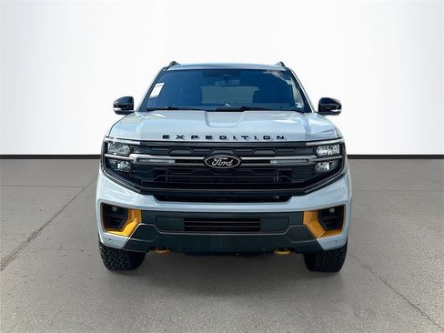 Used 2025 Ford Expedition Tremor image 2