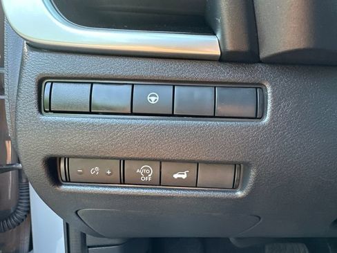 Used 2025 Nissan Rogue SV AWD/4WD image 30