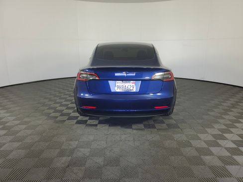 Used 2023 Tesla Model 3 Standard Range image 5