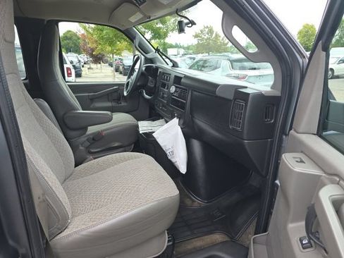 Used 2017 Chevrolet Express 2500 LT w/ LT Preferred Equipment Group RWD image 7