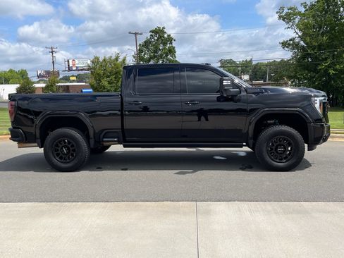 Used 2024 GMC Sierra 2500 AT4 w/ AT4 Premium Plus Package AWD/4WD image 10