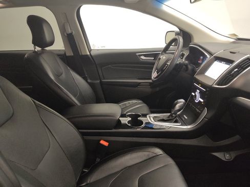 Used 2017 Ford Edge Titanium w/ Equipment Group 302A AWD/4WD image 21