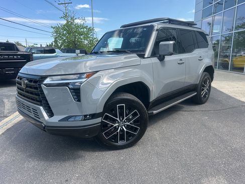 Used 2024 Lexus GX 550 w/ Accessory Package (31) image 1