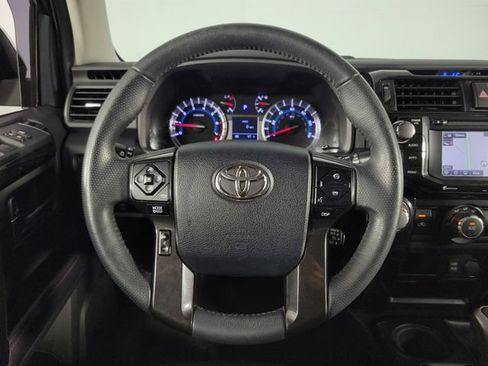 Used 2018 Toyota 4Runner TRD Off-Road AWD/4WD image 21