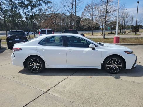 Certified 2024 Toyota Camry SE w/ Convenience Package image 8