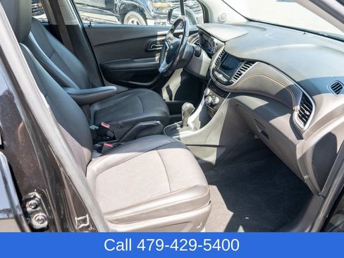 Used 2020 Chevrolet Trax LT w/ LT Convenience Package AWD/4WD image 41