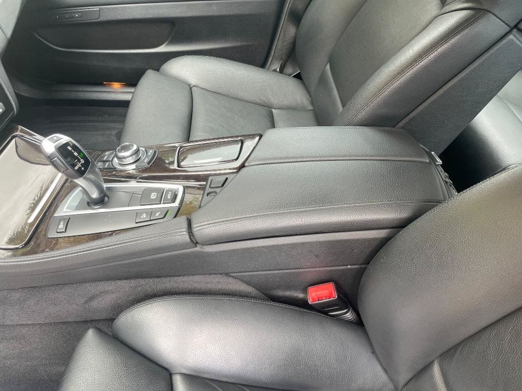 Used 2011 BMW 550i xDrive Sedan AWD/4WD image 16
