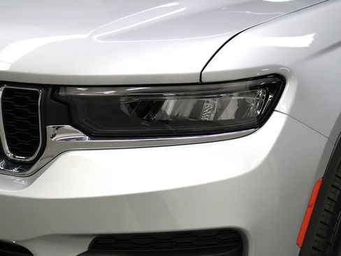 New 2025 Jeep Grand Cherokee Laredo X w/ Luxury Tech Group I image 35