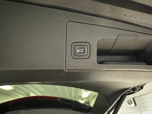 Certified 2022 Cadillac XT5 Premium Luxury w/ LPO, Floor Liner Package image 23