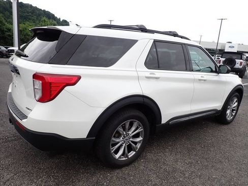 Used 2023 Ford Explorer XLT w/ Equipment Group 202A AWD/4WD image 9
