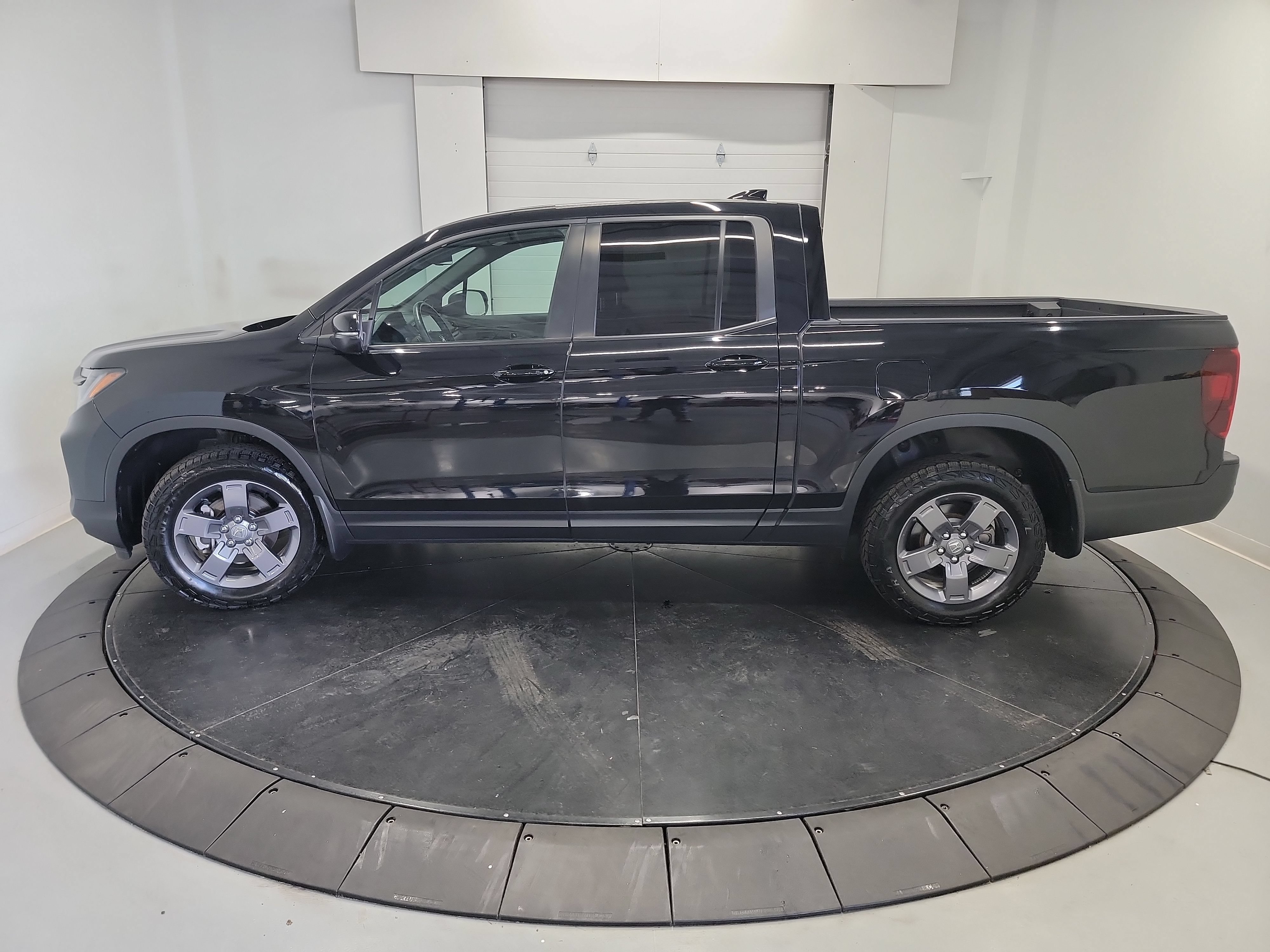 Used 2025 Honda Ridgeline TrailSport image 5