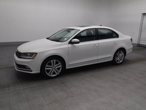Used 2017 Volkswagen Jetta SEL FWD image 2