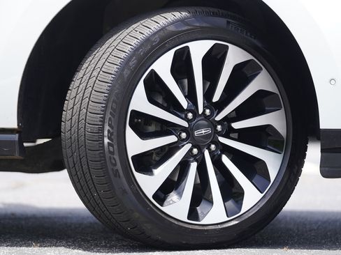 Used 2023 Lincoln Navigator L Reserve RWD image 13