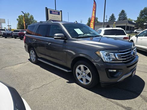 Used 2018 Ford Expedition XLT w/ Equipment Group 202A AWD/4WD image 7