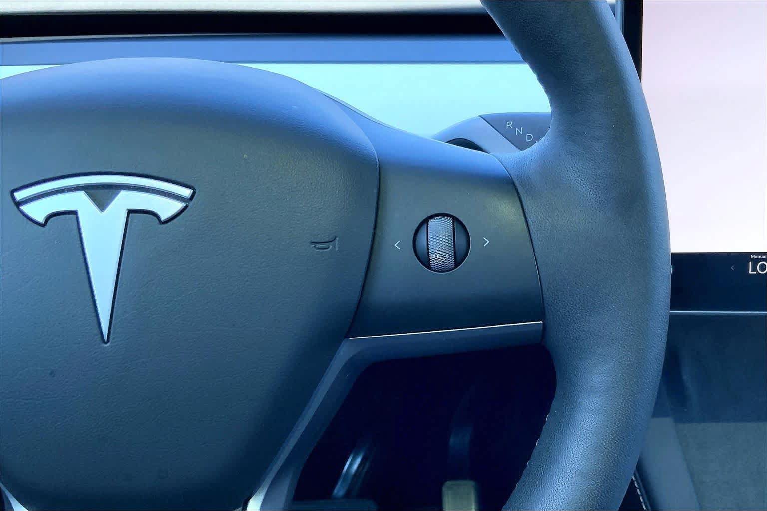 Used 2025 Tesla Model Y Long Range AWD/4WD image 24