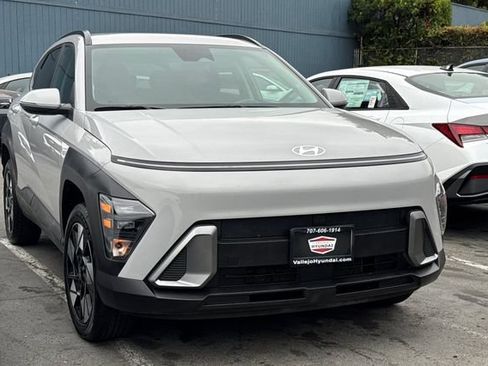 Used 2025 Hyundai Kona SEL AWD/4WD image 2