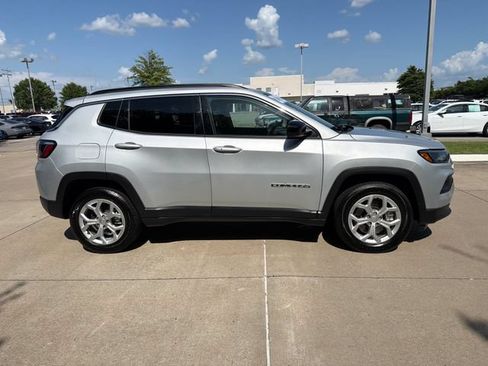 Used 2024 Jeep Compass Latitude AWD/4WD image 6