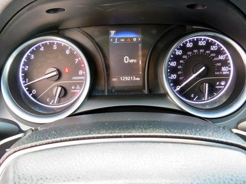 Used 2018 Toyota Camry SE image 30