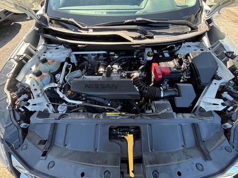 Used 2024 Nissan Rogue S image 31