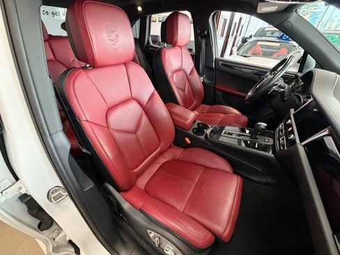 Used 2024 Porsche Macan Turbo AWD/4WD image 44