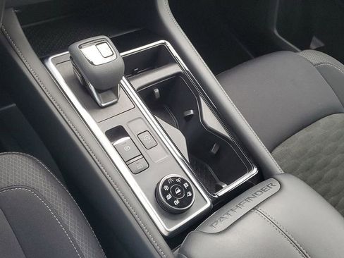 Used 2024 Nissan Pathfinder SV image 22