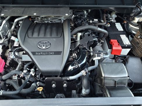 Certified 2024 Toyota Highlander XLE image 29