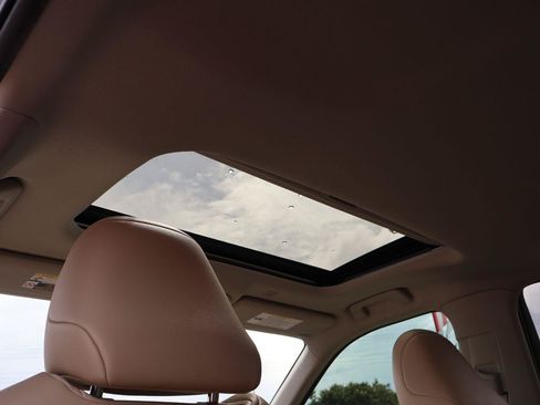 Used 2023 Toyota Highlander XLE FWD image 37