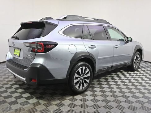 Used 2023 Subaru Outback Touring AWD/4WD image 6