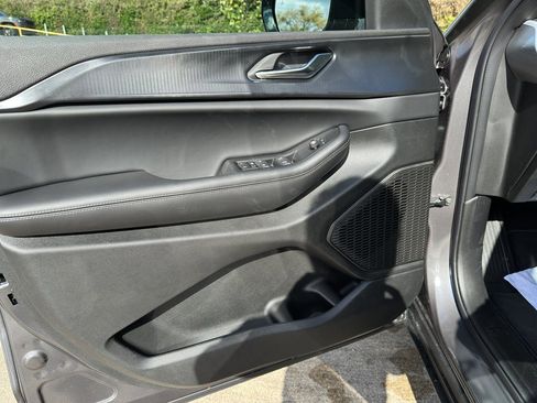 New 2025 Jeep Grand Cherokee Altitude image 10