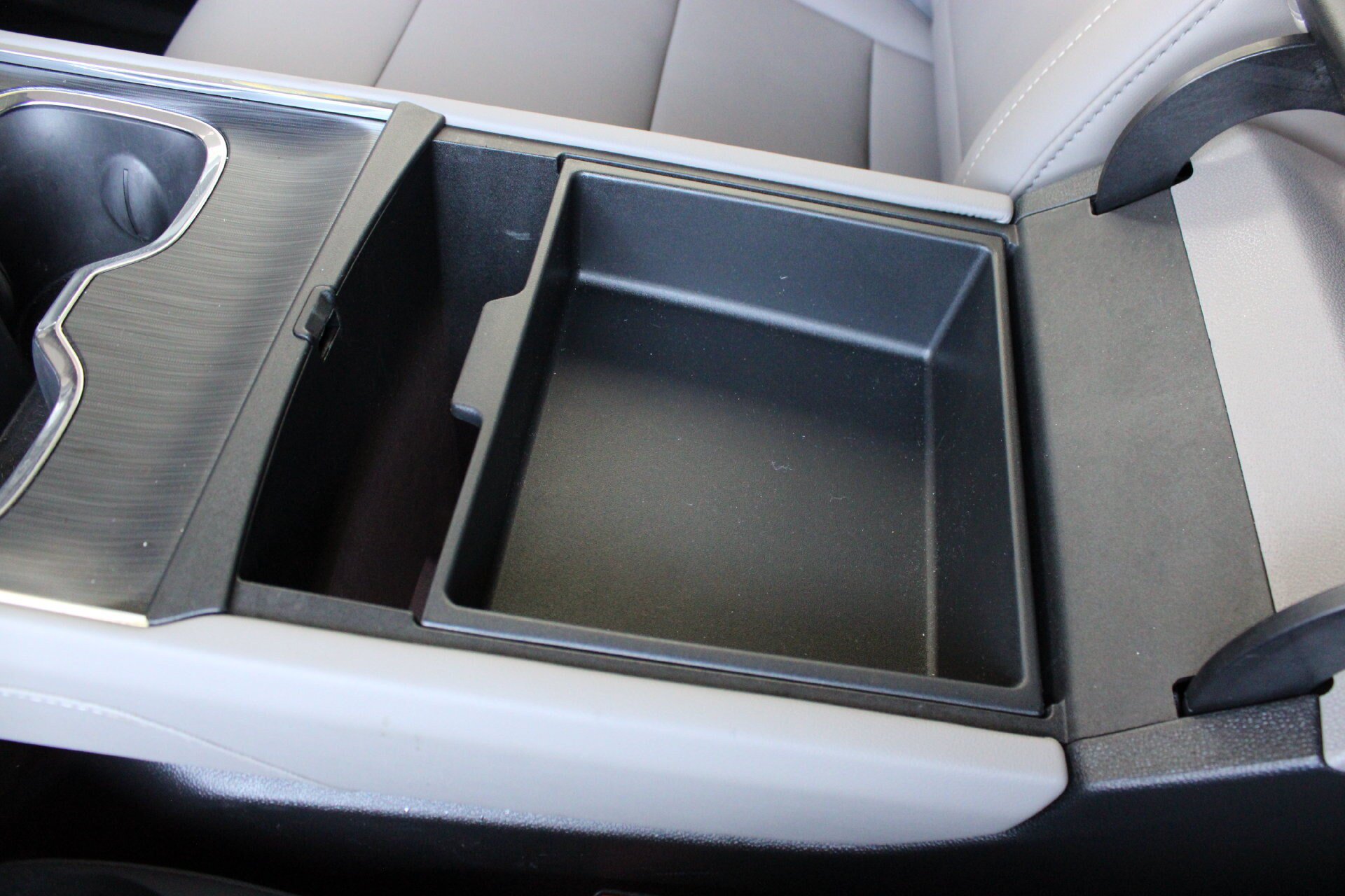 Used 2026 GMC Acadia Elevation w/ Elevation Premium Package FWD image 44
