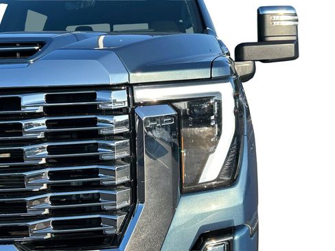 Used 2025 GMC Sierra 2500 Denali w/ Denali Reserve Package AWD/4WD image 12
