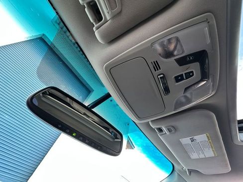 Used 2017 Toyota Sienna SE image 33