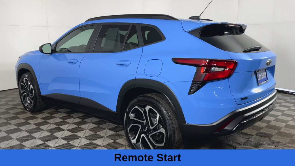 Used 2024 Chevrolet Trax RS w/ Sunroof Package FWD image 10