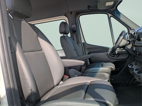New 2025 Mercedes-Benz Sprinter 2500 image 6