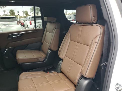 New 2026 Chevrolet Suburban High Country image 11