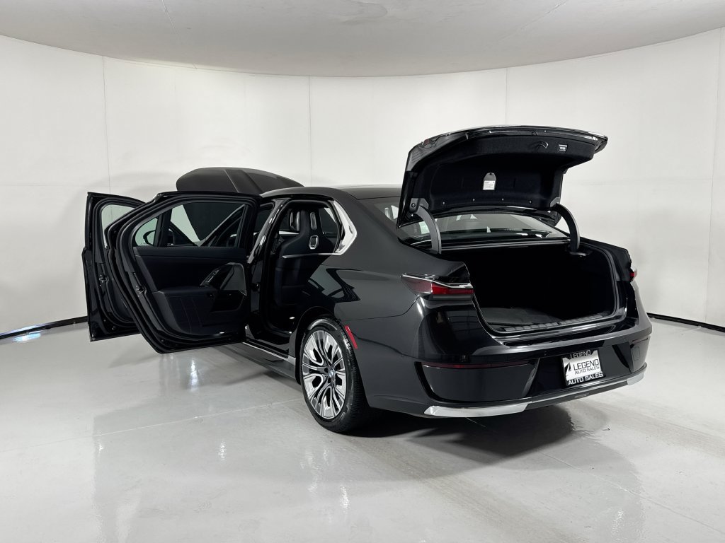 Used 2023 BMW i7 xDrive60 AWD/4WD image 27