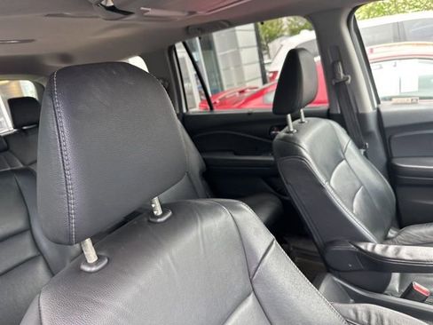 Used 2021 Honda Pilot Touring image 13