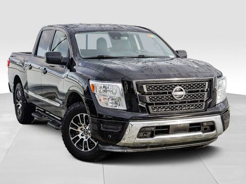 Used 2023 Nissan Titan SV w/ SV Convenience Package image 2