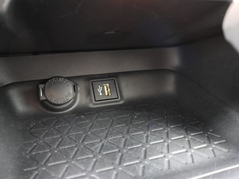 Used 2025 Toyota RAV4 LE AWD/4WD image 44