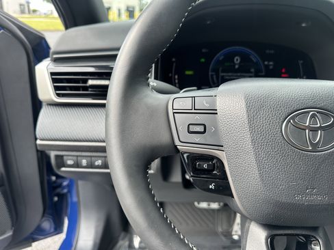 Used 2025 Toyota Camry SE w/ Convenience Package FWD image 21