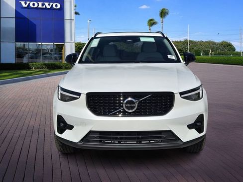 New 2026 Volvo XC40 B5 Ultra image 2