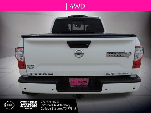 Used 2021 Nissan Titan SV w/ SV Convenience Package image 5