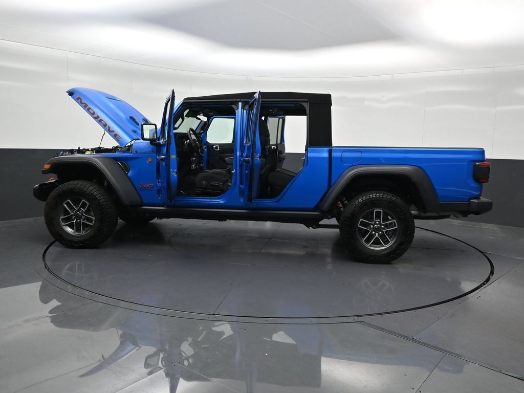 Used 2024 Jeep Gladiator Mojave AWD/4WD image 34