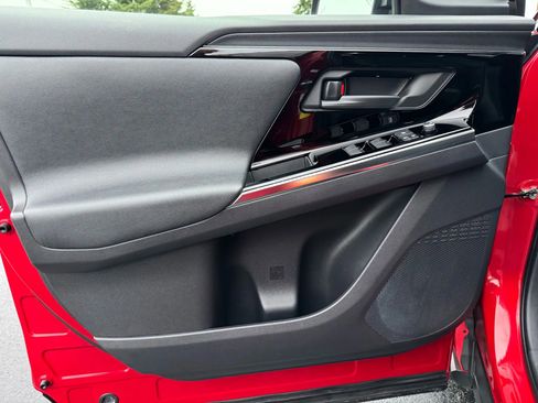 Used 2023 Toyota bZ4X AWD image 40