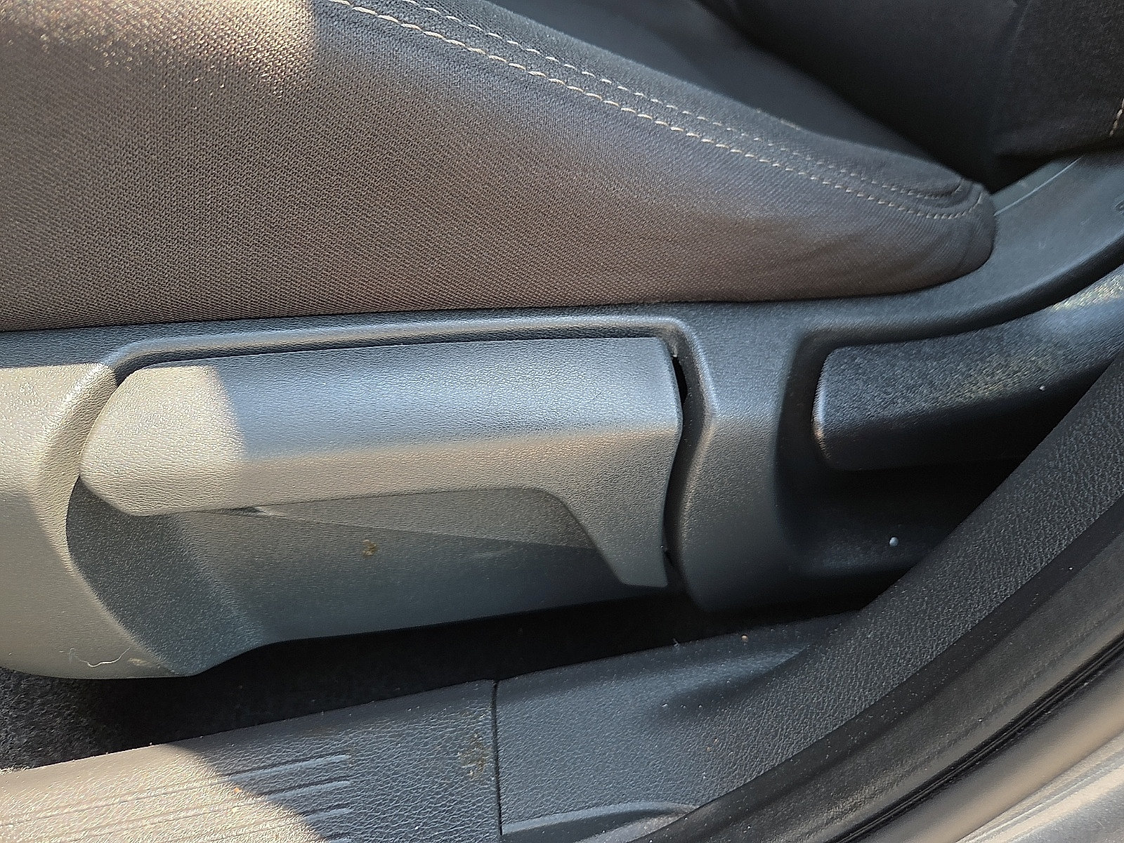 Used 2023 Nissan Rogue S FWD image 15