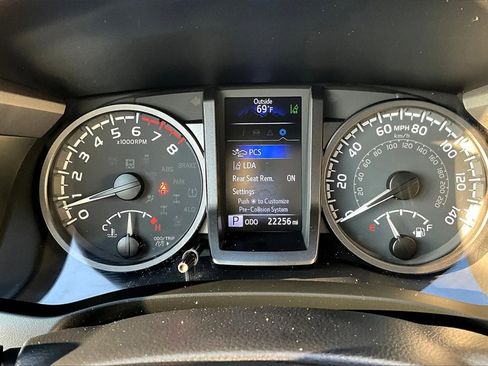 Used 2023 Toyota Tacoma TRD Sport image 21